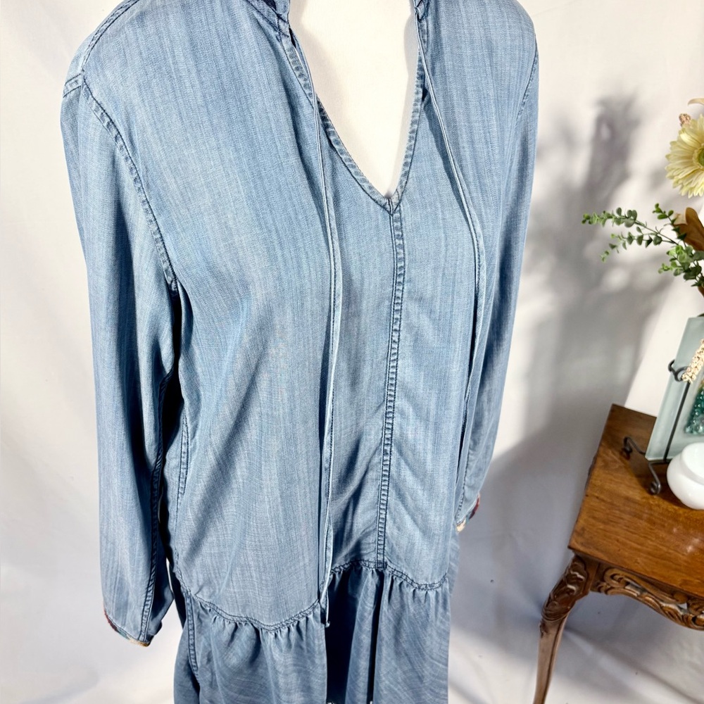 ♨️Driftwood Shaye Chambray Denim Drop-Waist Embroidered Mini Dress – Size M🧡 - Picture 2 of 9